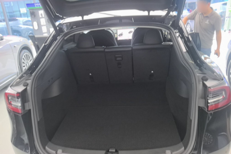 Tesla Model Y 2022 #19 Tesla Model Y 2022 car image #19