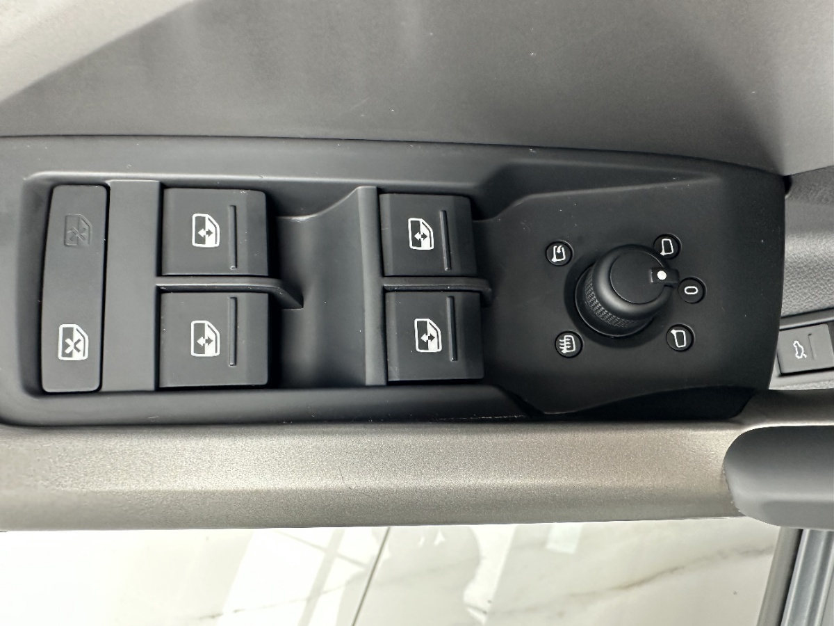 Audi Q3 2022 car image #12