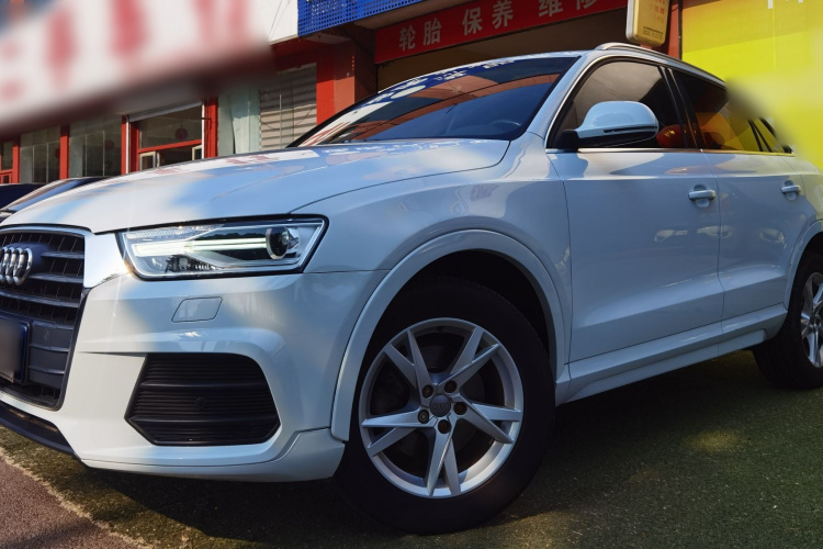 Audi Q3 2017 car image #2