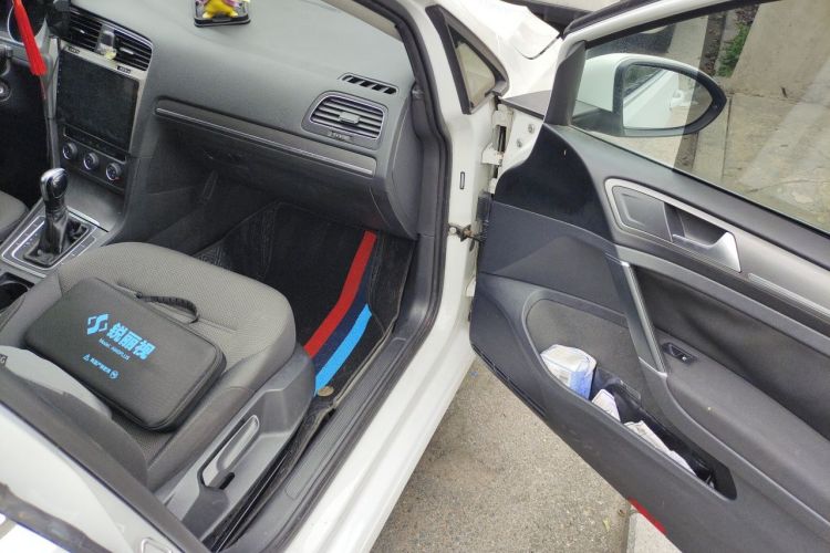 Volkswagen Golf 2016 car image #27