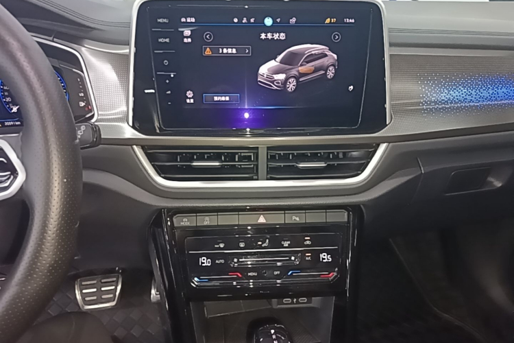 Volkswagen T-Roc 2024 car image #17
