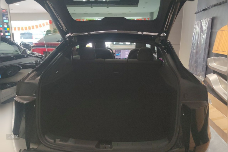 Tesla Model Y 2026 #21 Tesla Model Y 2026 immagine di auto #21
