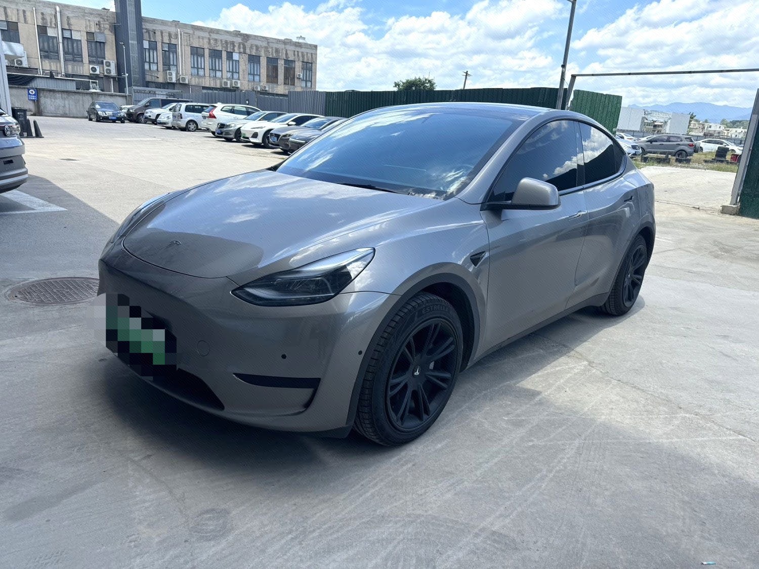 Tesla Model Y 2023 car image 