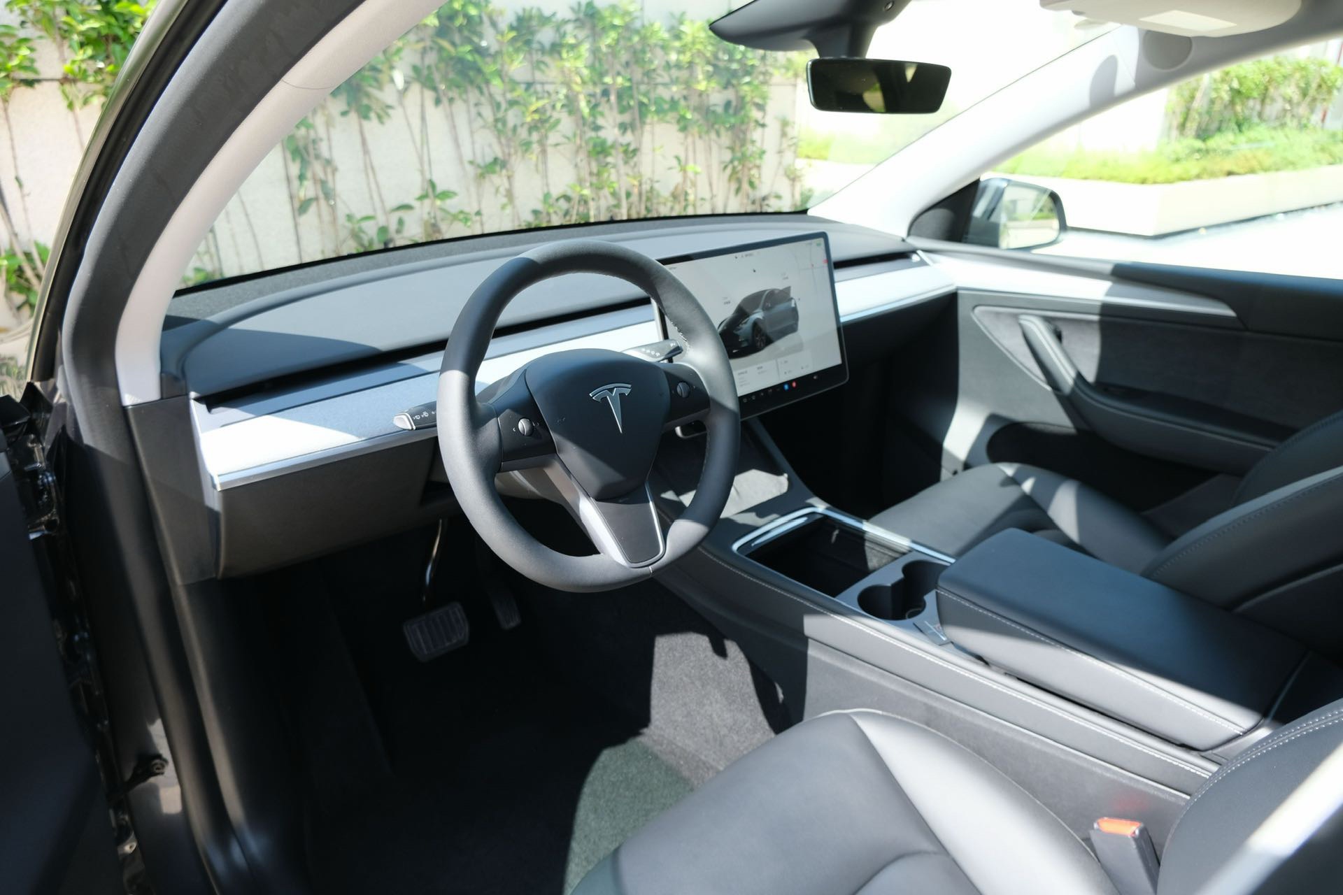 Tesla Model Y 2025 car image #7