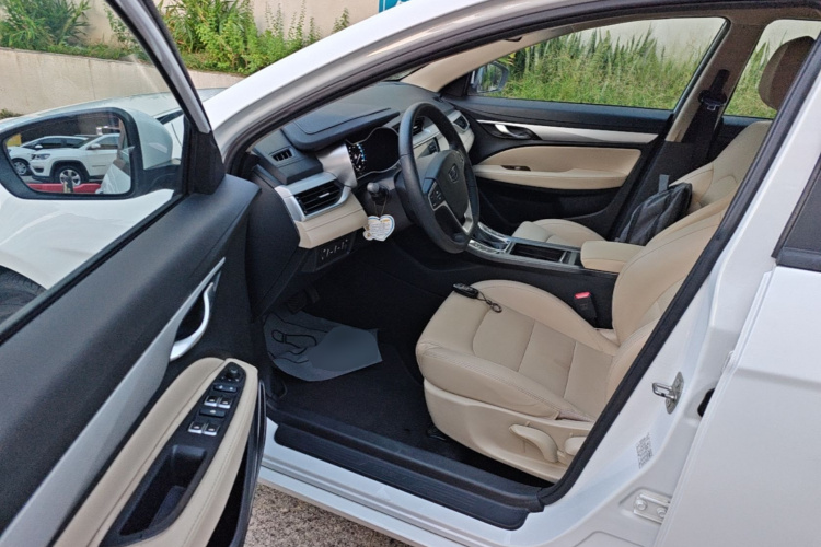 GEELY Emgrand 2019 #16 GEELY Emgrand 2019 car image #16