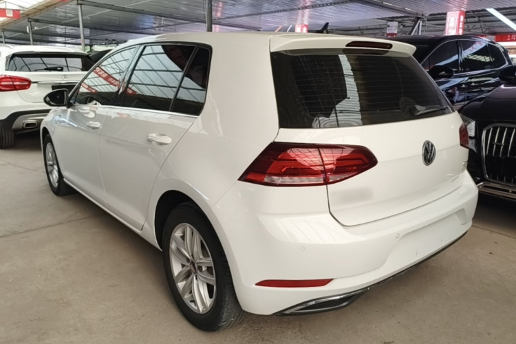 Volkswagen Golf 2019 car image #5
