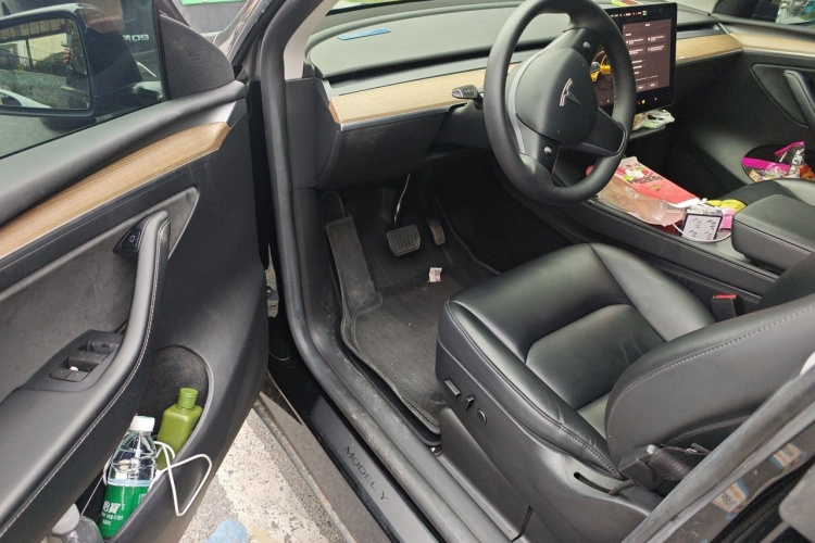 Tesla Model Y 2022 #13 Tesla Model Y 2022 car image #13