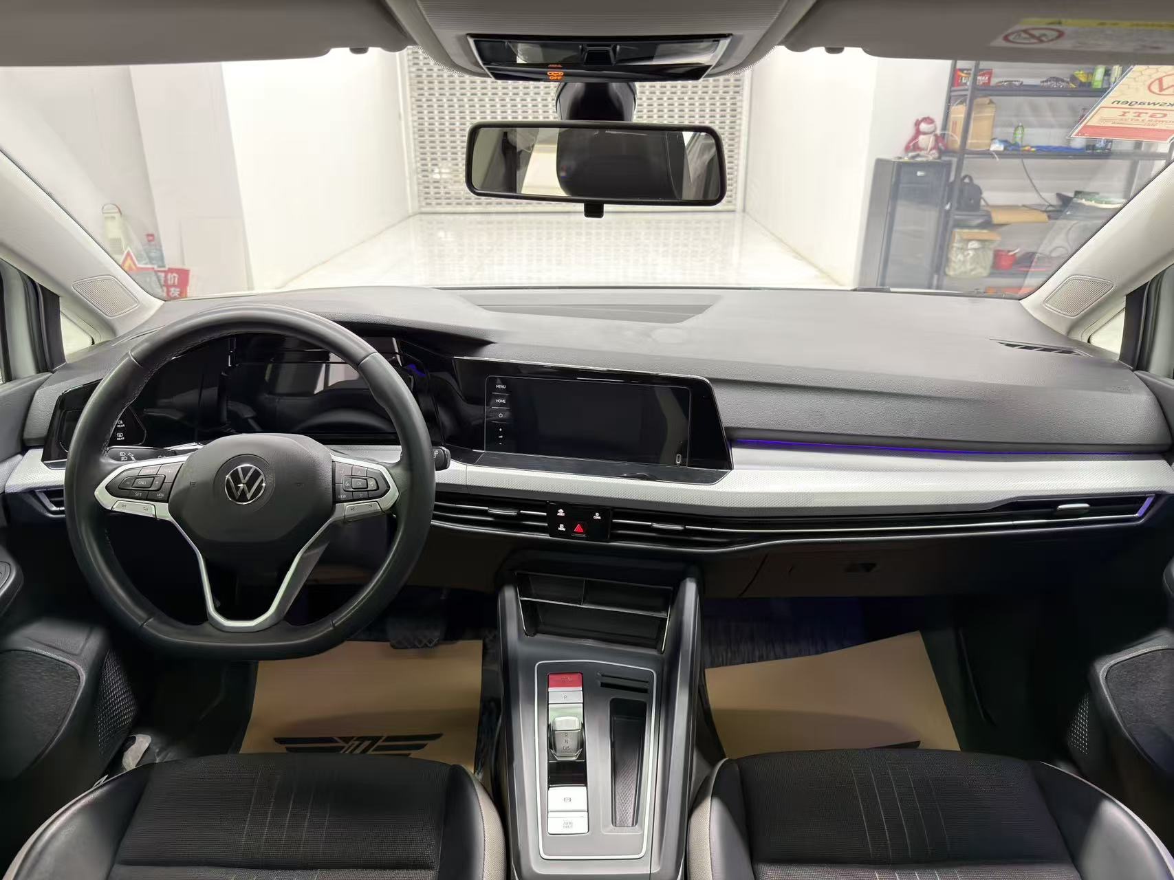 Volkswagen Golf 2023 car image #9
