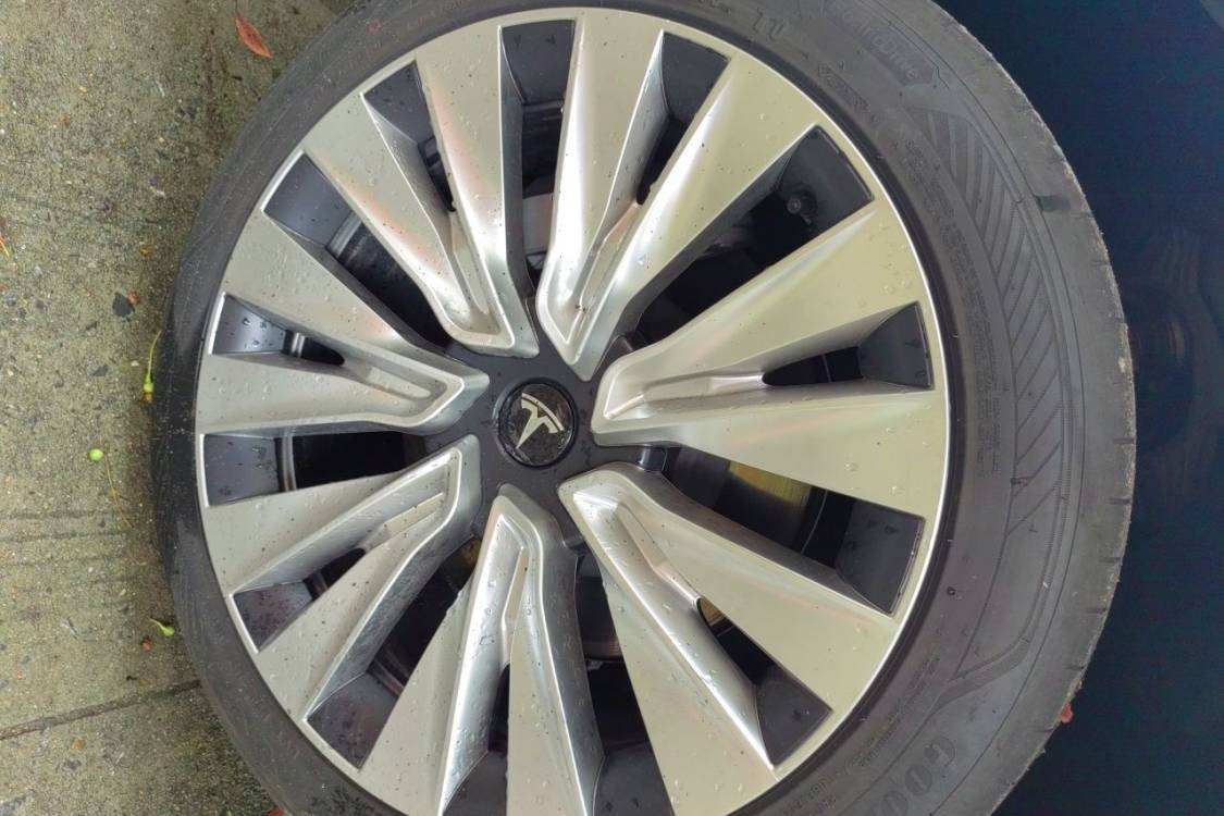 Tesla Model Y 2024 car image #9