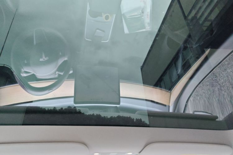 Tesla Model Y 2021 car image #18