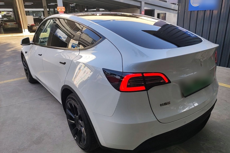 Tesla Model Y 2023 #7 Tesla Model Y 2023 immagine di auto #7
