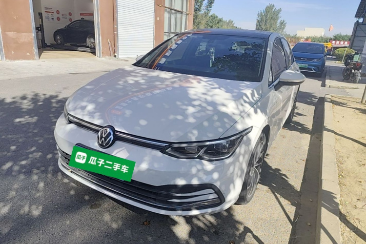 Volkswagen Golf 2022 car image #2
