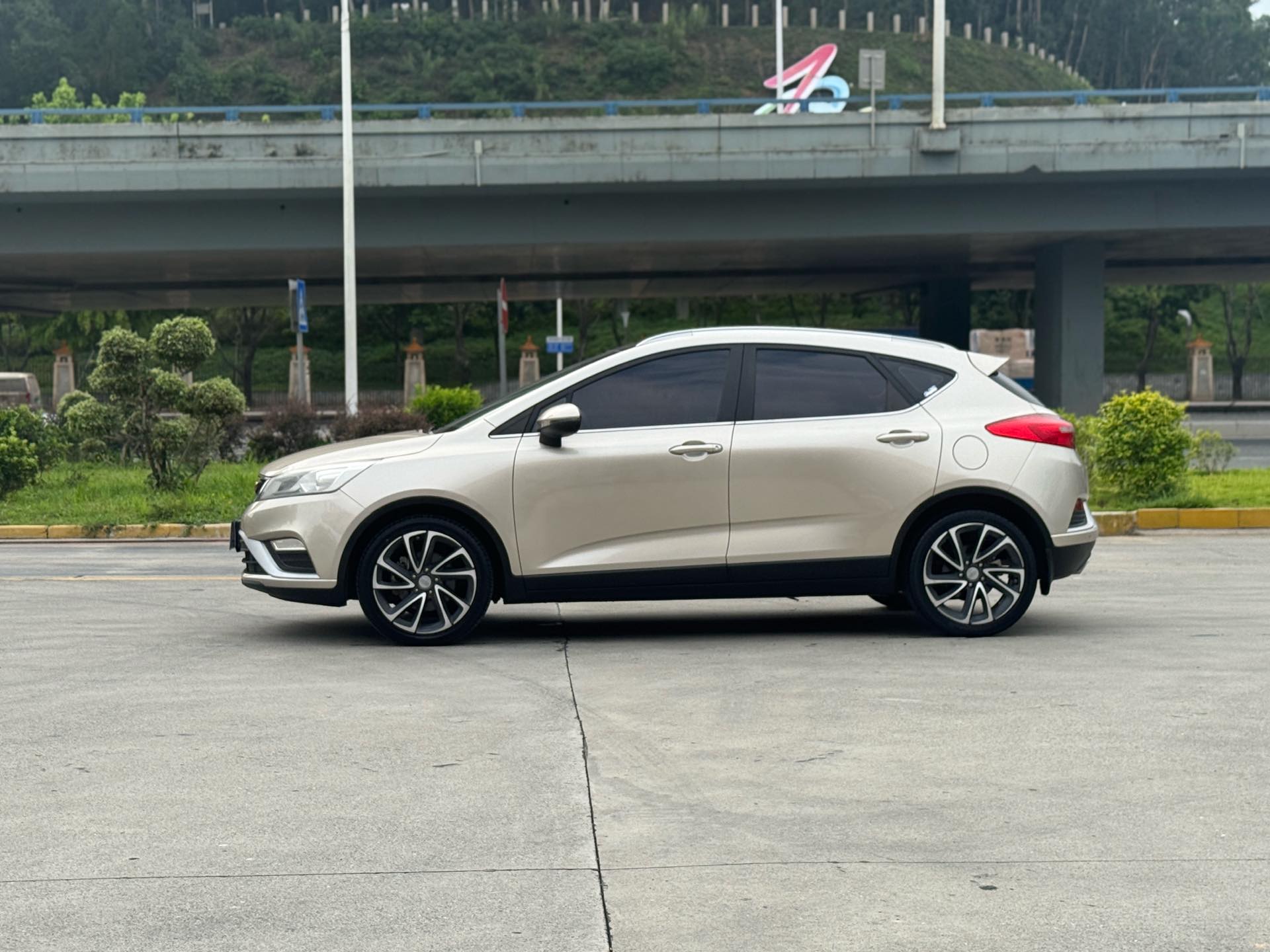 GEELY Emgrand GS 2016 car image #7