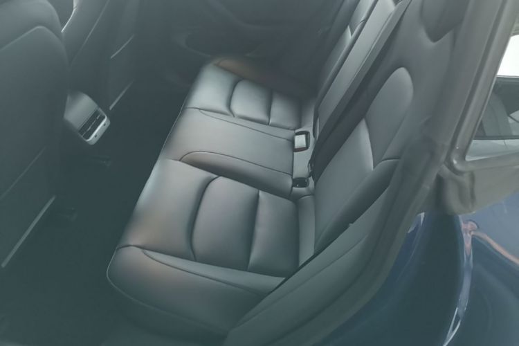 Tesla Model 3 2020 car image #17