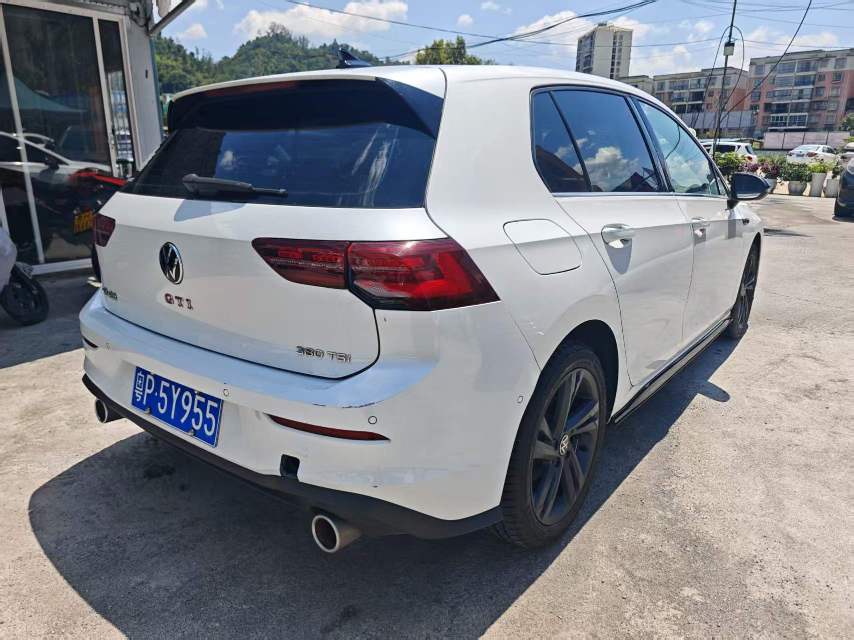 Volkswagen Golf 2022 car image #9