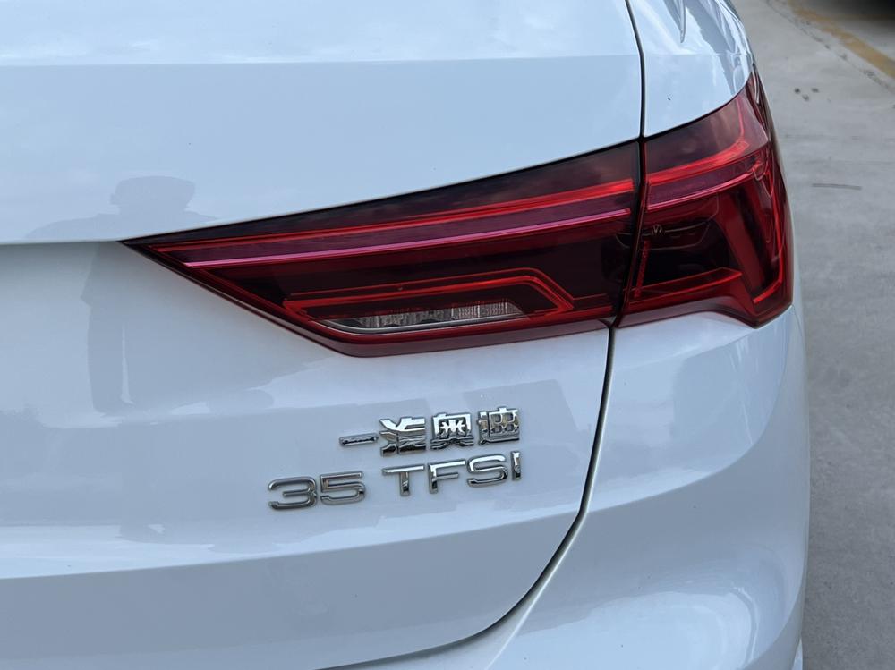 Audi Q3 2022 car image #7