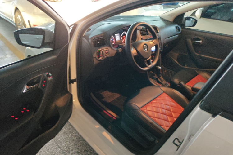 Volkswagen Polo 2019 car image #16
