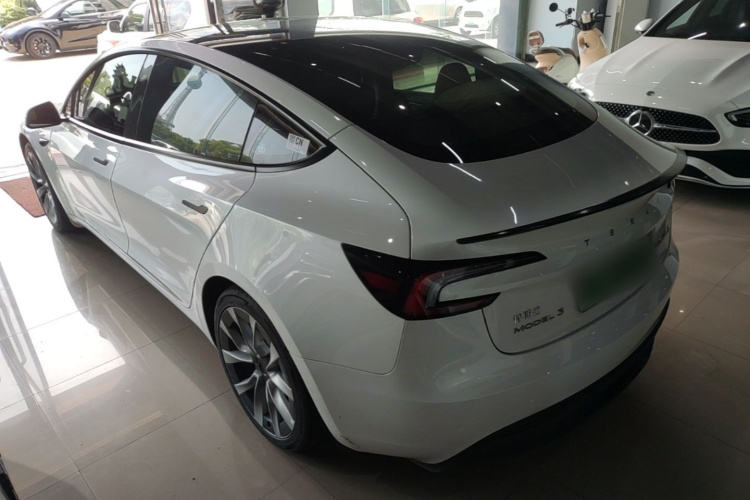 Tesla Model 3 2023 car image #5