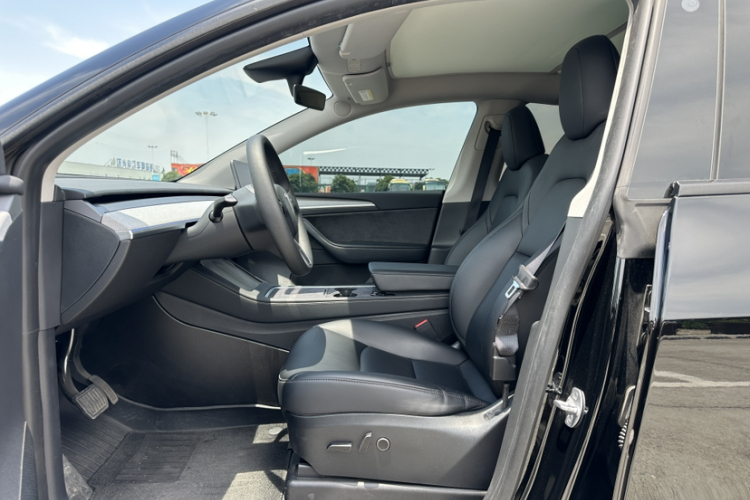 Tesla Model Y 2024 #15 Tesla Model Y 2024 car image #15