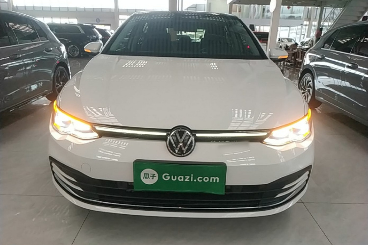 Volkswagen Golf 2023 car image #3