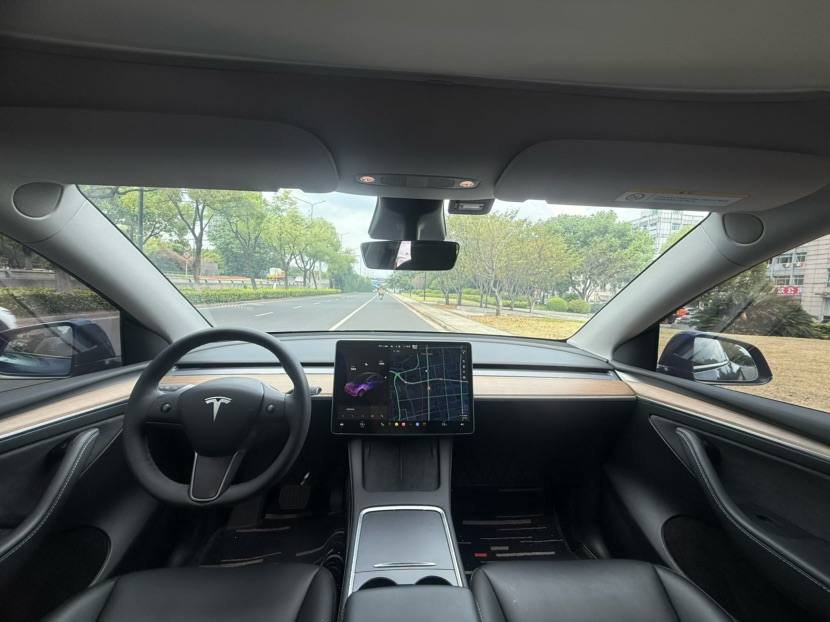 Tesla Model Y 2021 #5 Tesla Model Y 2021 car image #5
