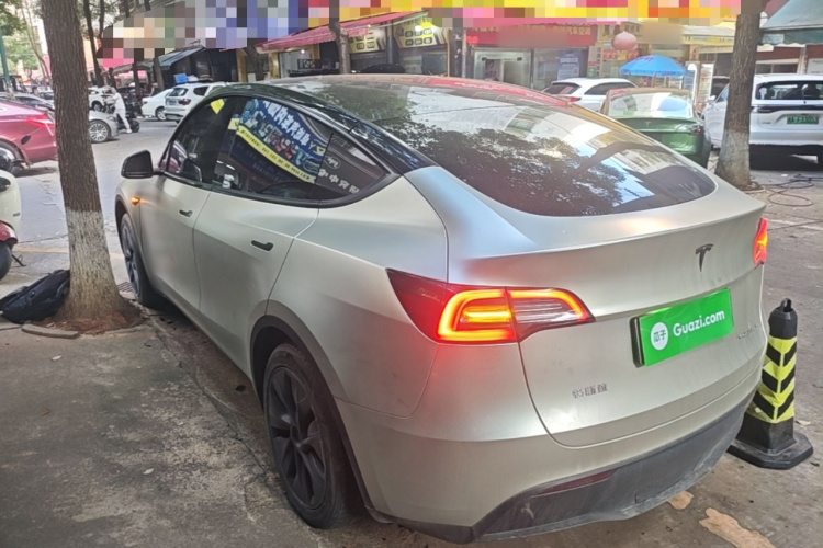 Tesla Model Y 2023 car image #5