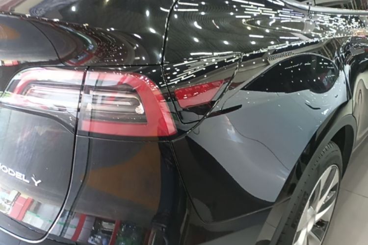 Tesla Model Y 2023 #8 Tesla Model Y 2023 car image #8