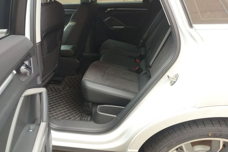 Audi Q3 2022 car image #14