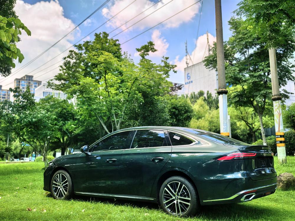 GEELY Emgrand 2025 car image #4