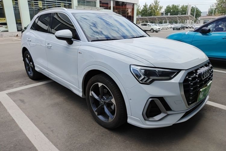 Audi Q3 2021 car image #6