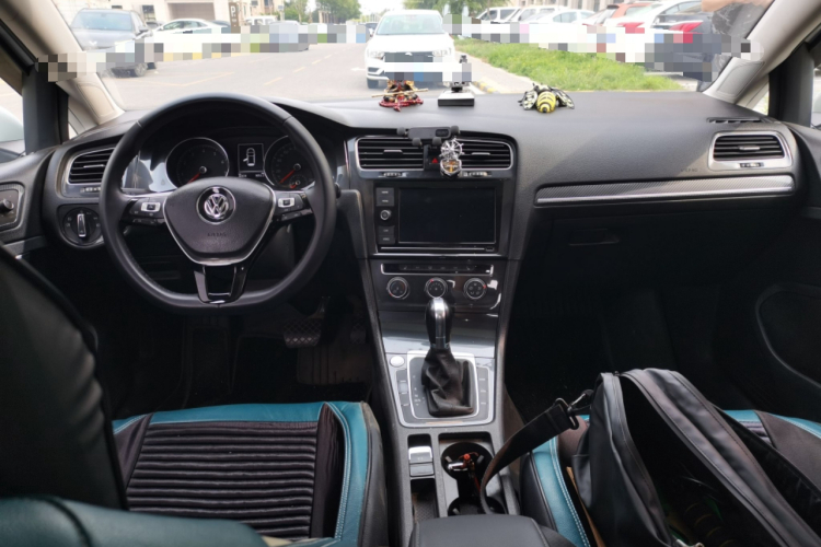 Volkswagen Golf 2019 car image #7