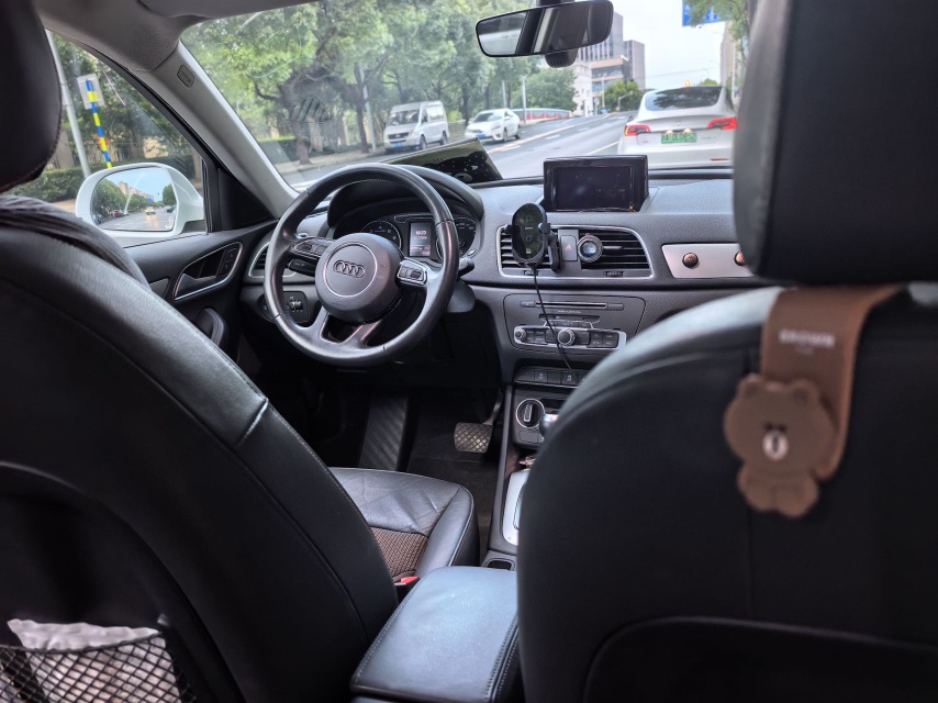 Audi Q3 2017 car image #3