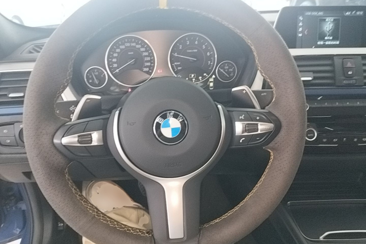 BMW 3 Series 2018 car image #11