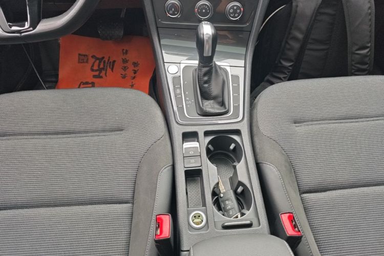 Volkswagen Golf 2020 car image #18