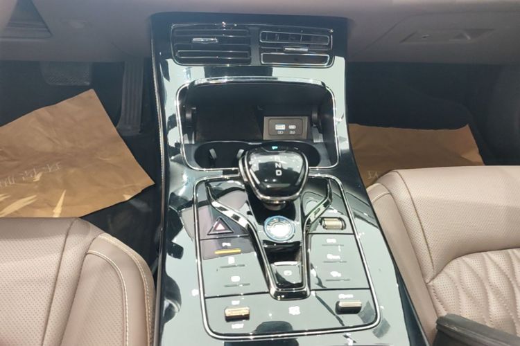 BYD Han 2022 car image #16