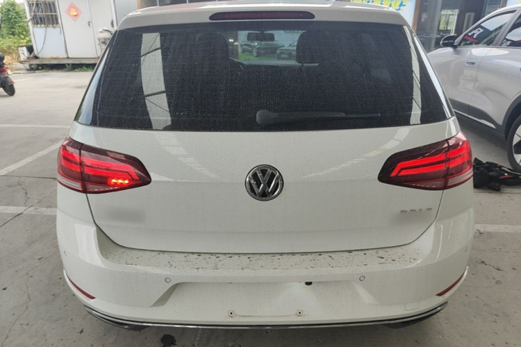 Volkswagen Golf 2018 car image #6