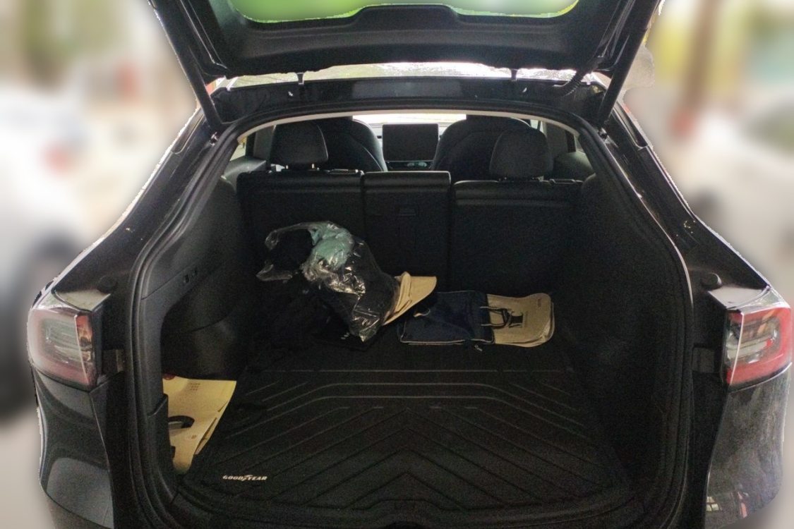 Tesla Model Y 2024 #8 Tesla Model Y 2024 صورة سيارة #8