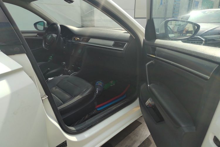 Volkswagen Bora 2016 car image #25
