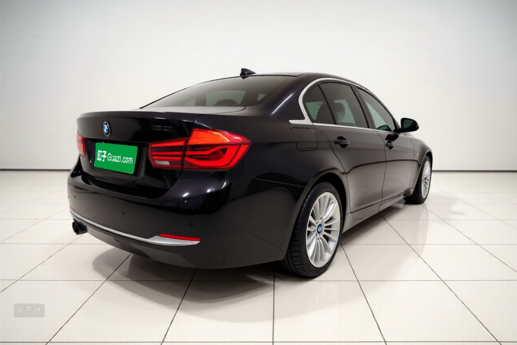 BMW 3 Series 2018 immagine di auto #7