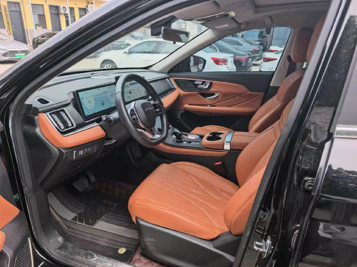 Jetour X70 PLUS 2025 #4 Jetour X70 PLUS 2025 car image #4