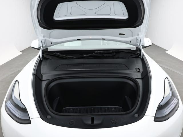 Tesla Model Y 2024 imagen de coche #10