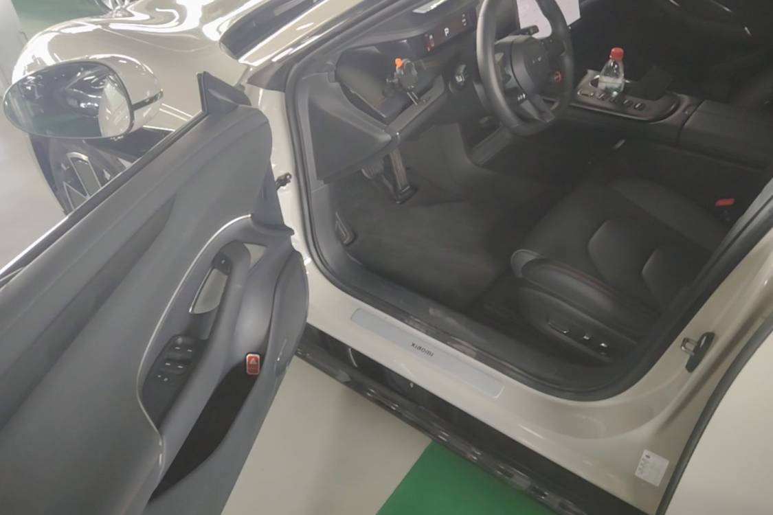MI SU7 2024 imagen de coche #12