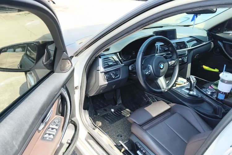 BMW 3 Series 2018 car image #18
