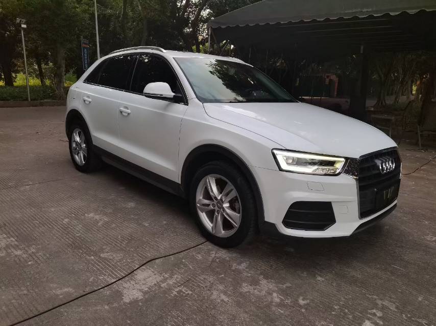Audi Q3 2018 car image #2
