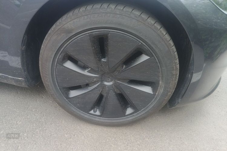Tesla Model 3 2025 car image #9