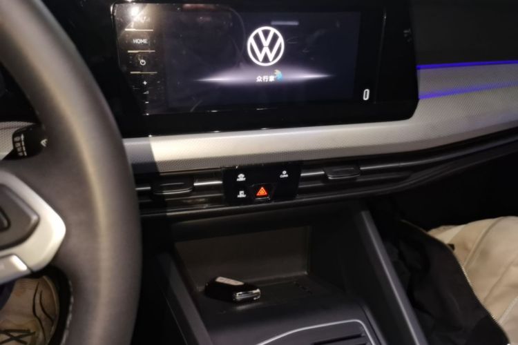 Volkswagen Golf 2024 imagem de carro #13