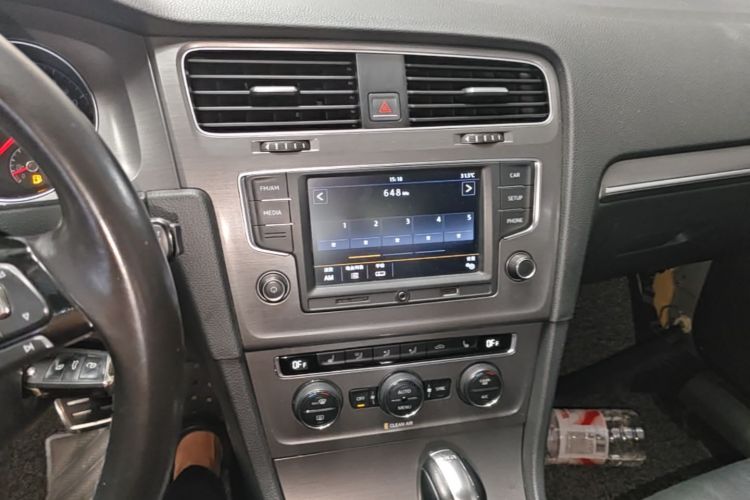 Volkswagen Golf 2017 car image #13