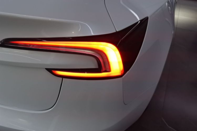 Tesla Model 3 2024 car image #8