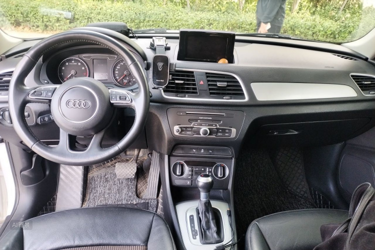 Audi Q3 2018 #11 Audi Q3 2018 car image #11