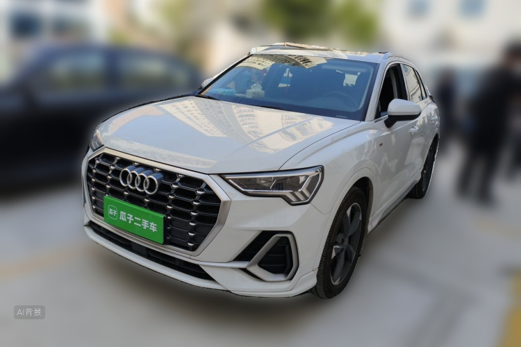 Audi Q3 2019 car image #2